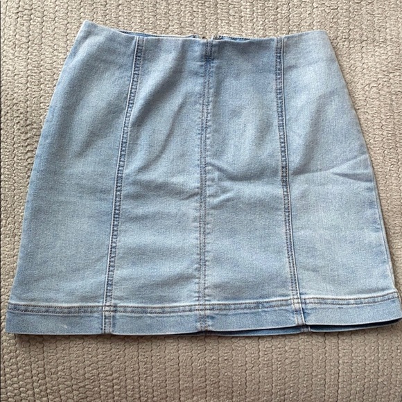 Light blue jean skirt - Picture 1 of 3